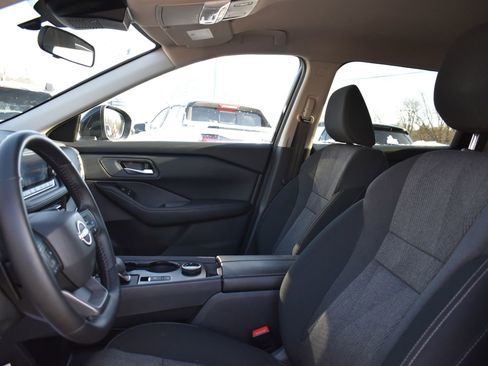 Used 2025 Nissan Rogue SV image 16