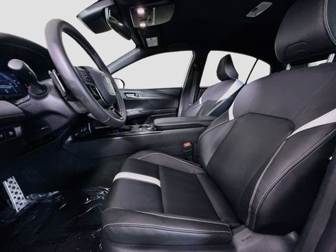 Used 2025 Toyota Camry SE w/ Convenience Package FWD image 22