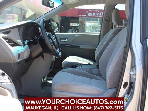 Used 2017 Toyota Sienna LE image 13
