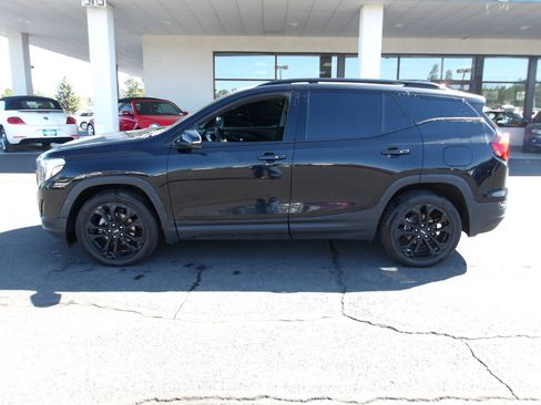 Used 2021 GMC Terrain SLT w/ Infotainment Package II image 2