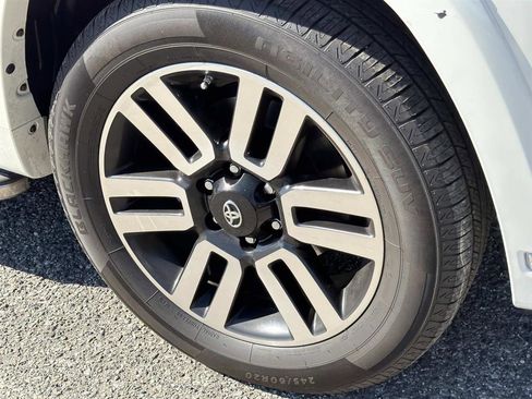 Used 2016 Toyota 4Runner Limited image 9