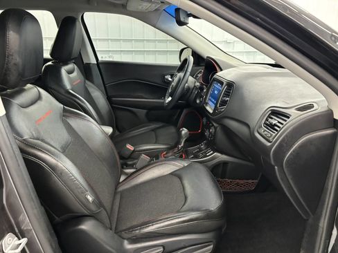 Used 2019 Jeep Compass Trailhawk w/ Cold Weather Group AWD/4WD image 31