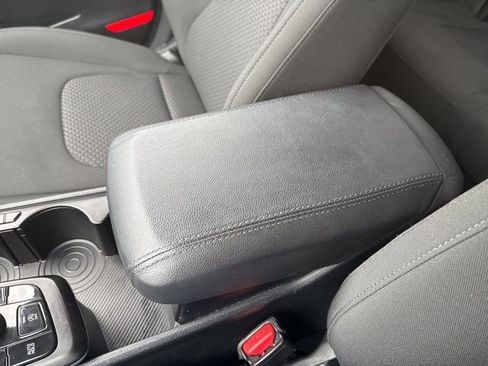 Used 2025 Kia Sportage LX image 28