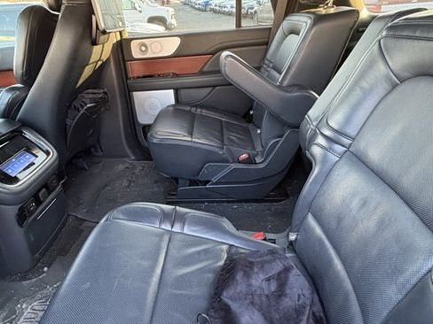 Used 2022 Lincoln Navigator Reserve image 12