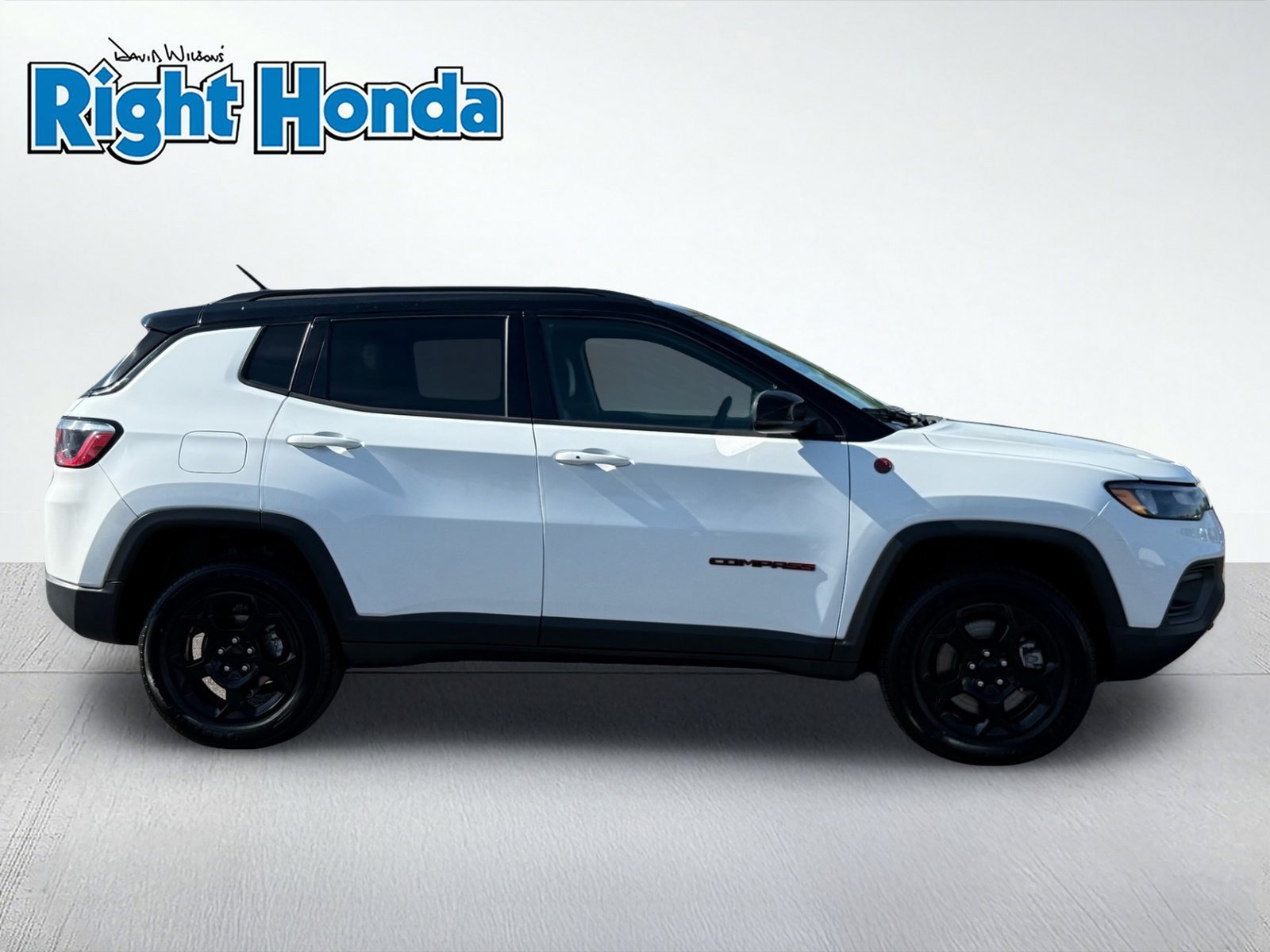 Used 2024 Jeep Compass Trailhawk AWD/4WD image 9