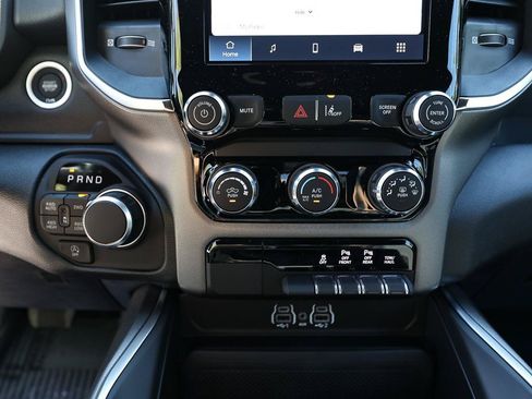 New 2026 RAM 1500 Big Horn AWD/4WD image 17
