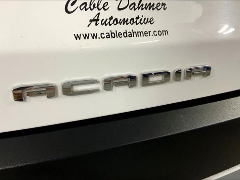 Used 2023 GMC Acadia SLE w/ Driver Convenience Package image 8