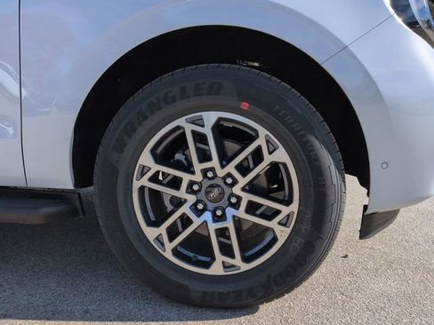 New 2025 Ford Expedition Active image 10