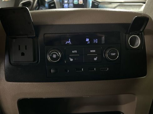Used 2019 Chevrolet Suburban Premier AWD/4WD image 44