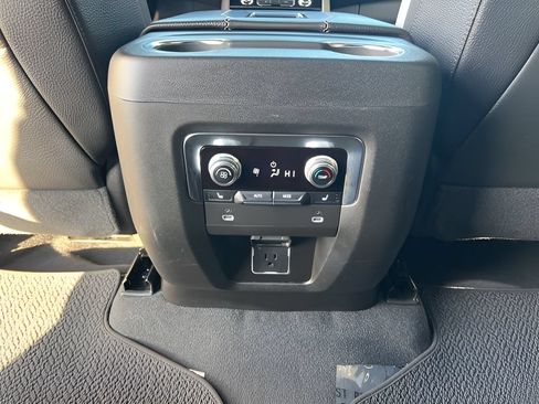 Used 2024 GMC Yukon XL Denali AWD/4WD image 26