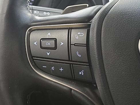 Used 2023 Lexus LS 500 w/ Accessory Package (Z2) RWD image 17