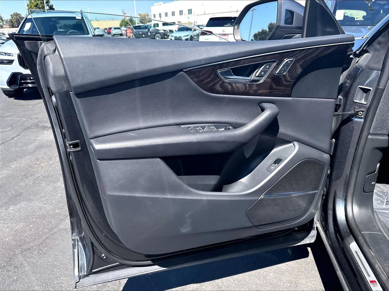 Used 2021 Audi Q8 Premium Plus w/ Premium Plus Package AWD/4WD image 22