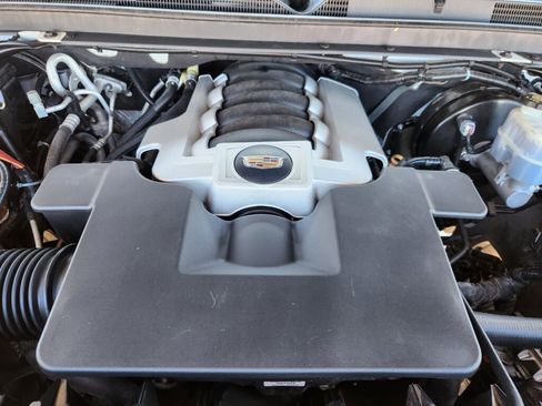 Used 2020 Cadillac Escalade Premium Luxury image 16