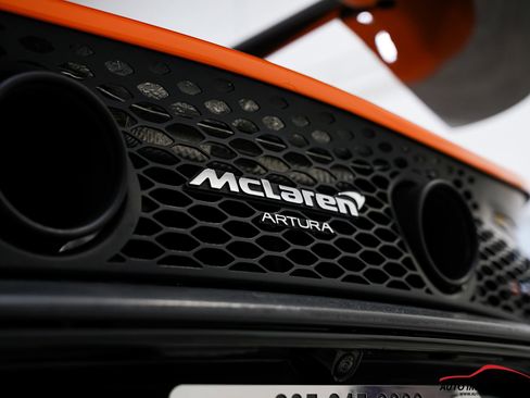 Used 2023 McLaren Artura image 19