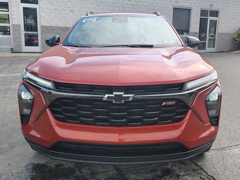 Certified 2024 Chevrolet Trax RS w/ Driver Confidence Package FWD image 3