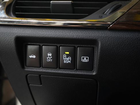 Used 2013 Toyota Avalon Limited FWD image 25