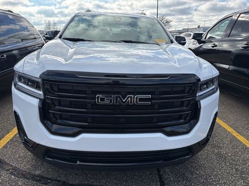 Used 2023 GMC Acadia SLE w/ Driver Convenience Package image 2