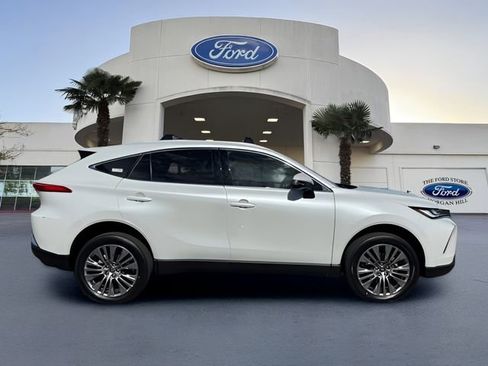 Used 2024 Toyota Venza XLE image 5