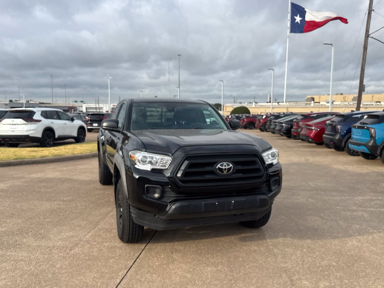 Used 2021 Toyota Tacoma SR w/ SX Package AWD/4WD image 4