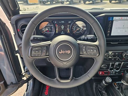 Used 2025 Jeep Wrangler Unlimited Rubicon w/ Convenience Group AWD/4WD image 11