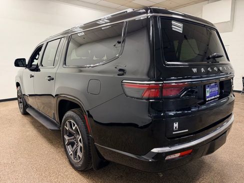 Used 2023 Jeep Wagoneer L Series III w/ Flexible Seating Group AWD/4WD image 3