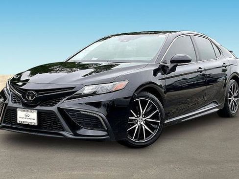 Used 2022 Toyota Camry SE FWD image 3