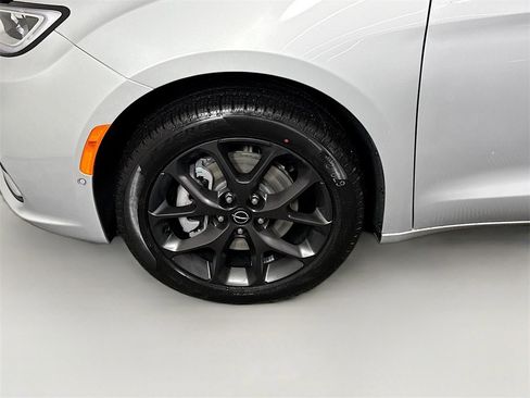New 2026 Chrysler Pacifica Select image 24