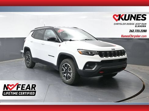 Used 2025 Jeep Compass Trailhawk AWD/4WD image 1