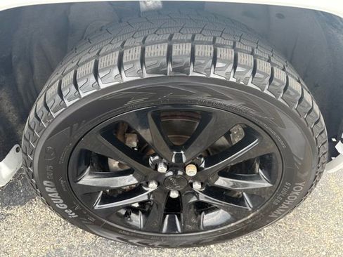 Used 2020 Jeep Grand Cherokee Altitude AWD/4WD image 19