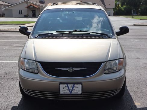 Used 2002 Chrysler Town & Country EX FWD image 12