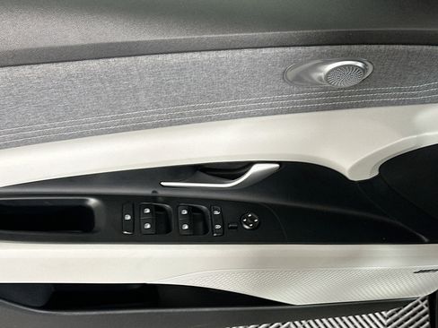 Used 2023 Hyundai Elantra Limited image 15