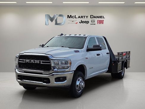 Used 2021 RAM 3500 Tradesman w/ Chrome Appearance Group image 2