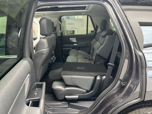 New 2025 Ford Expedition Active image 52