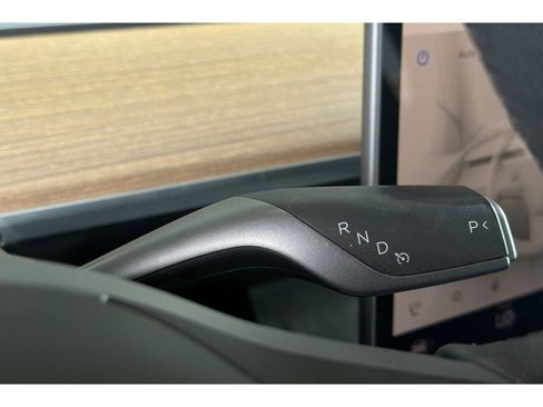 Used 2024 Tesla Model Y Long Range AWD/4WD image 25