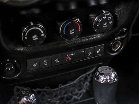 Used 2015 Jeep Wrangler Unlimited Sahara w/ Connectivity Group image 27