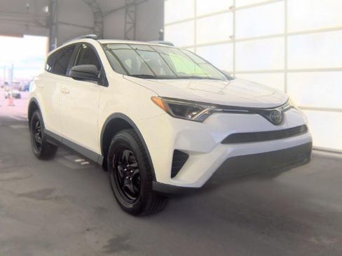 Used 2017 Toyota RAV4 LE FWD image 3