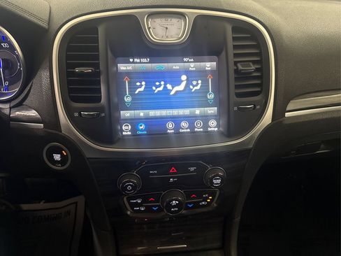 Used 2018 Chrysler 300 Touring RWD image 38