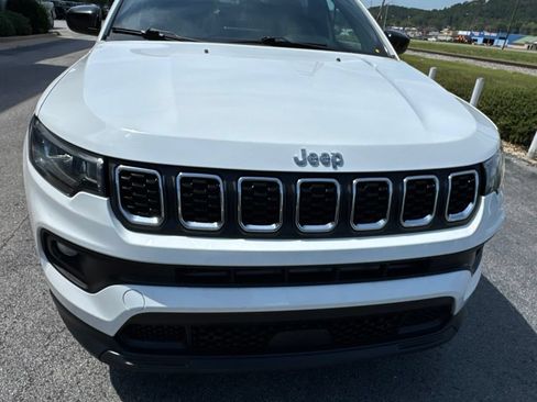 Used 2024 Jeep Compass Latitude AWD/4WD image 40