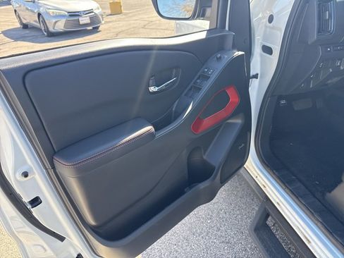 Used 2025 Nissan Frontier Pro-X w/ Pro Convenience Package image 17