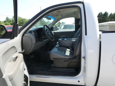 Used 2010 GMC Sierra 1500 W/T w/ Skid Plate Package AWD/4WD image 12