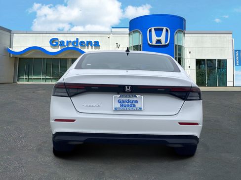 Certified 2025 Honda Accord SE image 5
