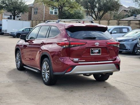 Used 2021 Toyota Highlander Platinum image 3