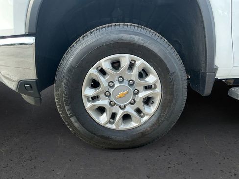 Used 2025 Chevrolet Silverado 2500 LT AWD/4WD image 13