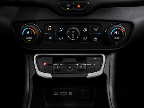 Used 2023 GMC Terrain SLE w/ Driver Convenience Package image 20