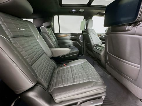 Used 2023 Cadillac Escalade ESV Sport Platinum w/ Heavy-Duty Trailer Package AWD/4WD image 30