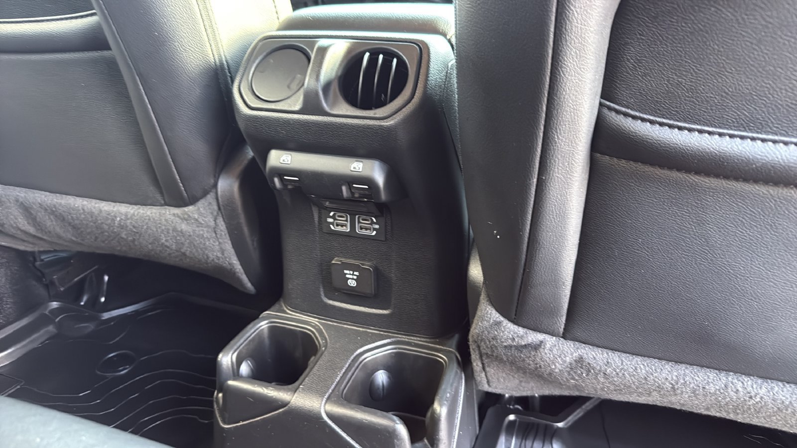 Used 2023 Jeep Gladiator Sport AWD/4WD image 25