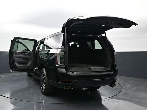 Used 2025 Chevrolet Suburban RST w/ Comfort Package AWD/4WD image 46