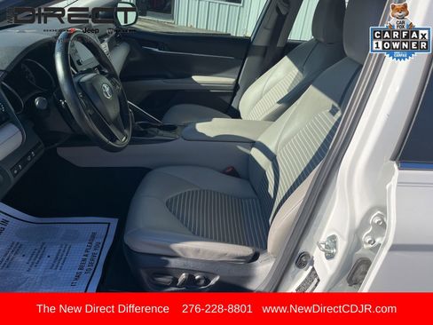 Used 2024 Toyota Camry SE image 13