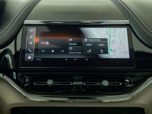 Used 2025 Aston Martin DBX 707 image 30