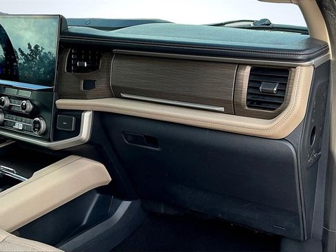 Used 2023 Ford Expedition Max Limited image 17